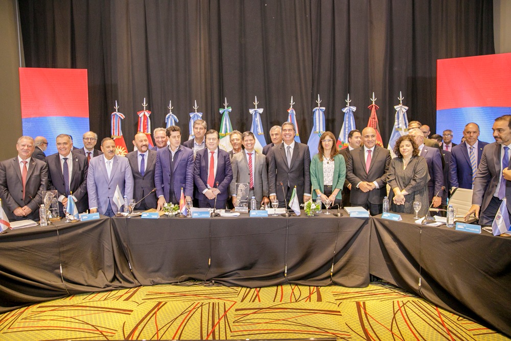*13° ASAMBLEA DE GOBERNADORES: "ARGENTINA TIENE UN HORIZONTE DE PROGRESO CON EL NORTE GRANDE, SUS EMPRESARIOS Y TRABAJADORES"*