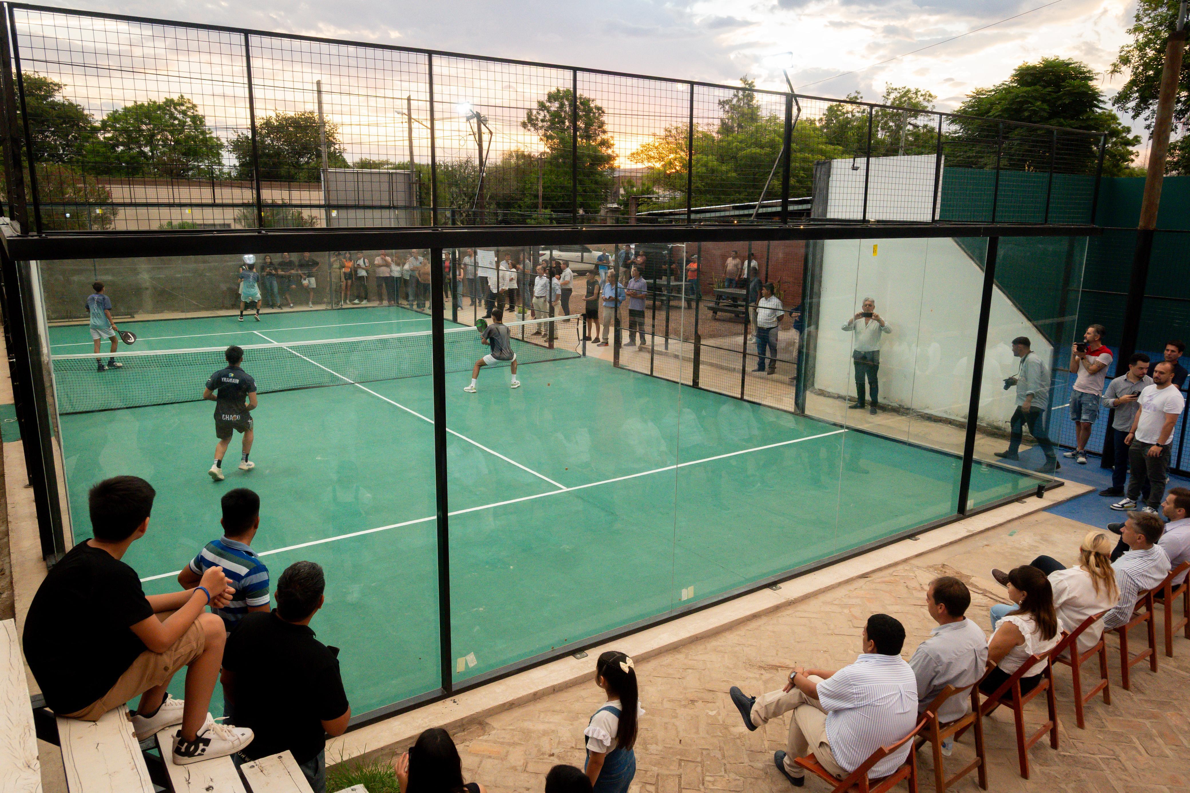 *NUEVO ESPACIO PARA LOS J&Oacute;VENES: EL GOBERNADOR ZDERO INAUGUR&Oacute; LA CANCHA DE P&Aacute;DEL EN PAMPA DEL INFIERNO*
