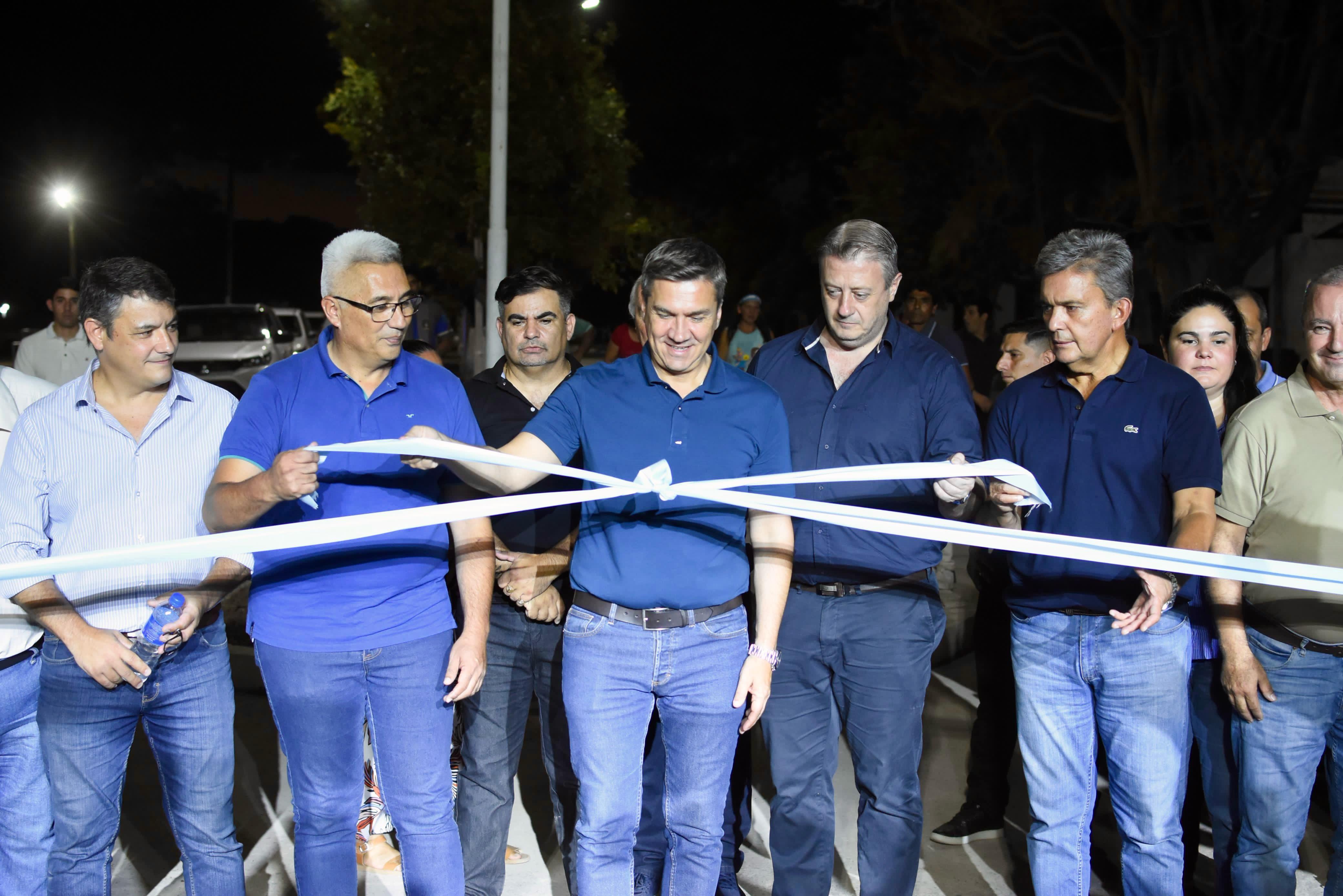 *NAPENAY: EL GOBERNADOR ZDERO INAUGURÓ CUADRAS DE PAVIMENTO URBANO Y ALUMBRADO PÚBLICO PARA LA COMUNIDAD*