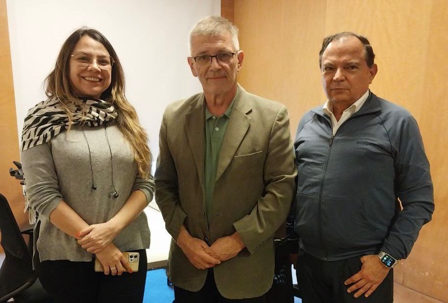 GESTIONES ANTE RECURSOS HÍDRICOS DE NACIÓN Y LA COREBE PARA FINANCIAR OBRAS EN EL CHACO