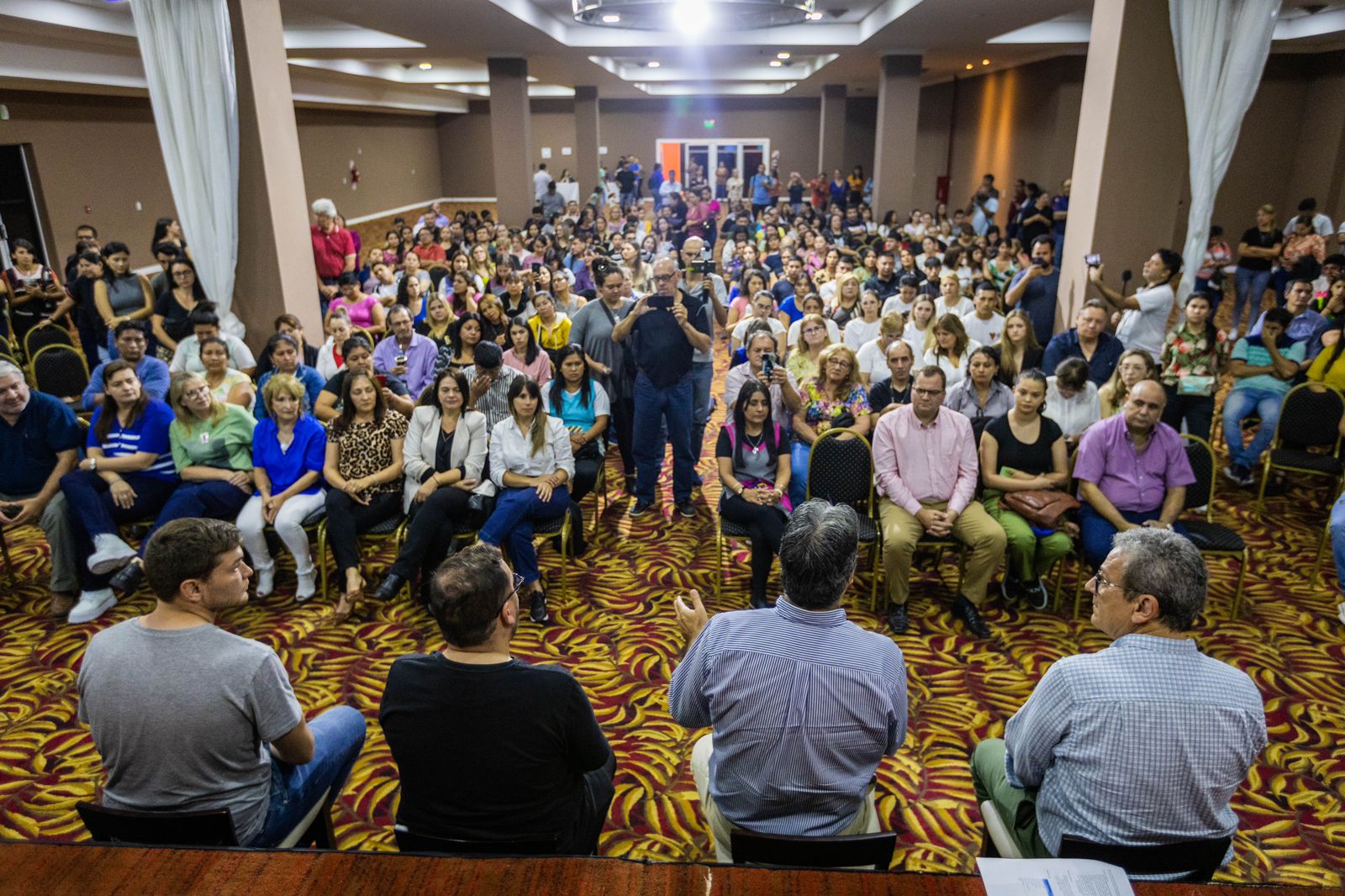 _*VAMOS A ENSEÑAR:*_ *CAPITANICH ENTREGÓ DE TARJETAS DE BOLETOS DIFERENCIAL A DOCENTES DEL INTERIOR*