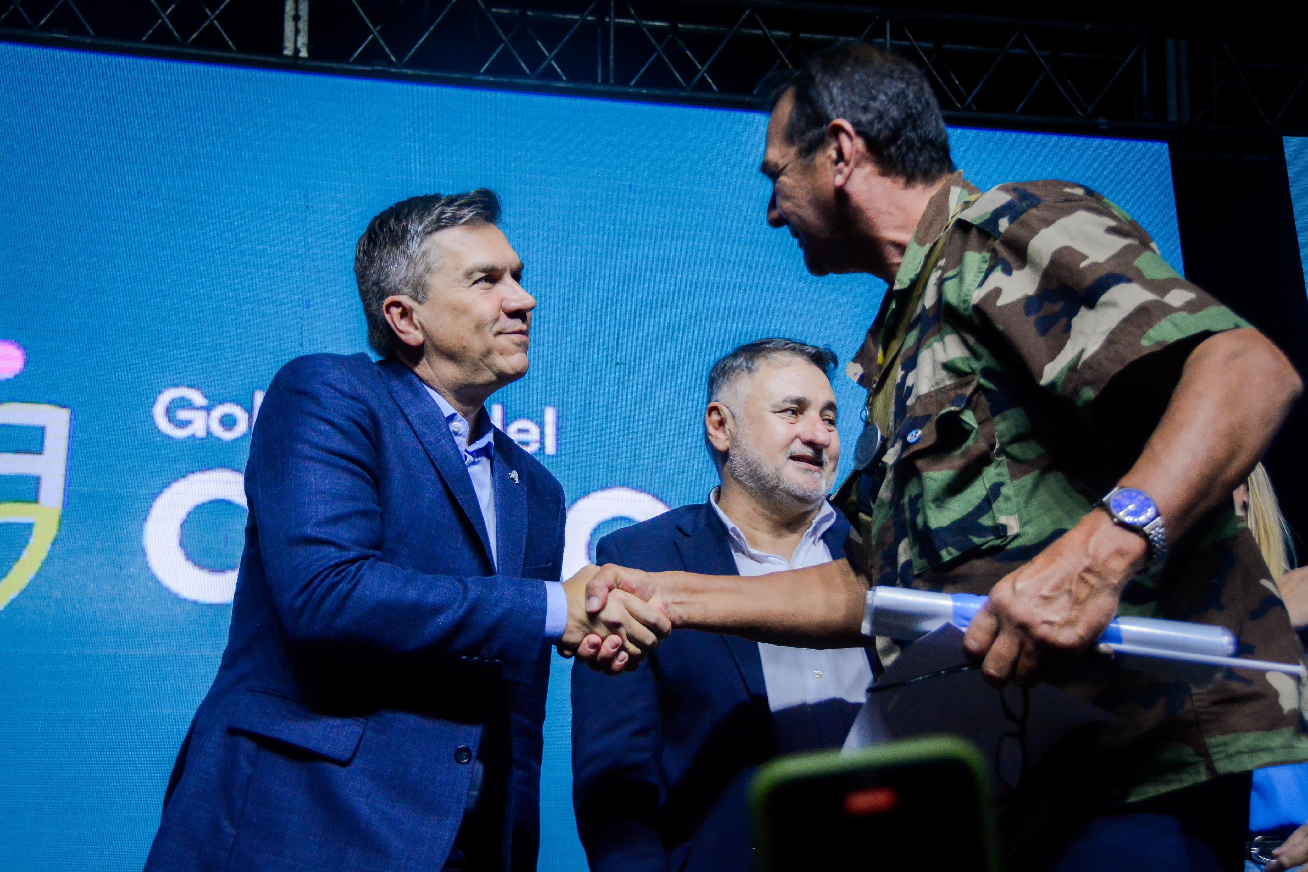 *DÍA DE LA AFIRMACIÓN DE LOS DERECHOS ARGENTINOS SOBRE MALVINAS: EL GOBERNADOR FIRMÓ UN ACUERDO QUE BENEFICIA A SOLDADOS CONTINENTALES*