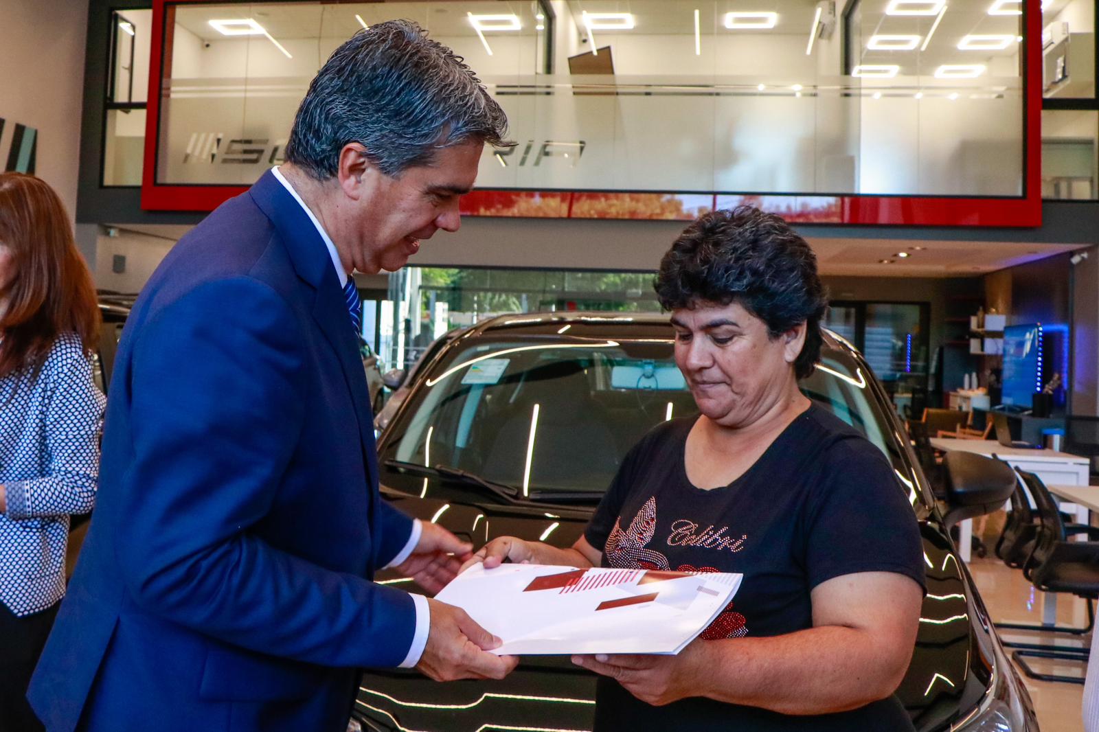 *EL GOBERNADOR ENTREGÓ LOS AUTOS DEL SORTEO “COMPRÁ EN TU CIUDAD”*