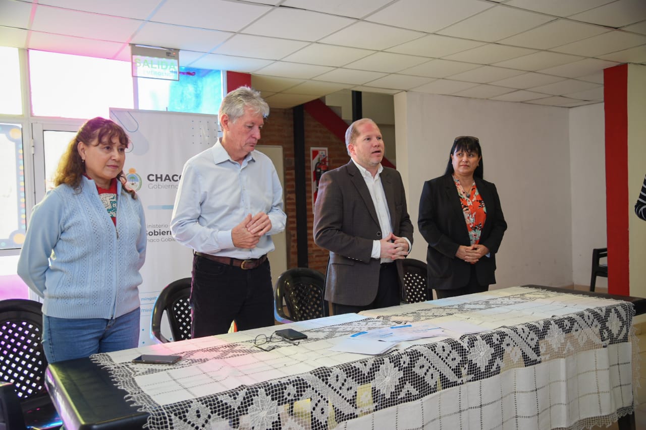ACCESO A LA IDENTIDAD: GOBIERNO ENTREGÓ DNI A VECINAS Y VECINOS DE PUERTO TIROL
