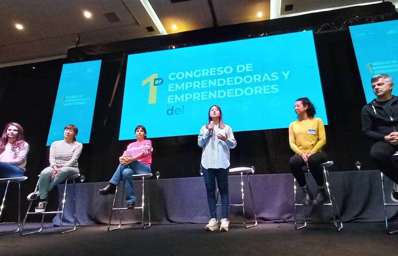 A SALA LLENA, EMPRENDEDORAS Y EMPRENDEDORES SE CAPACITARON SOBRE INNOVACIÓN Y CRECIMIENTO RENTABLE