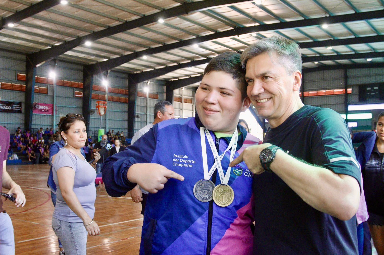 *30 MEDALLAS PARA CHACO: EL GOBERNADOR ZDERO RECIBIÓ ESTE DOMINGO A LA DELEGACIÓN CHAQUEÑA QUE REGRESÓ DE LOS JUEGOS NACIONALES*