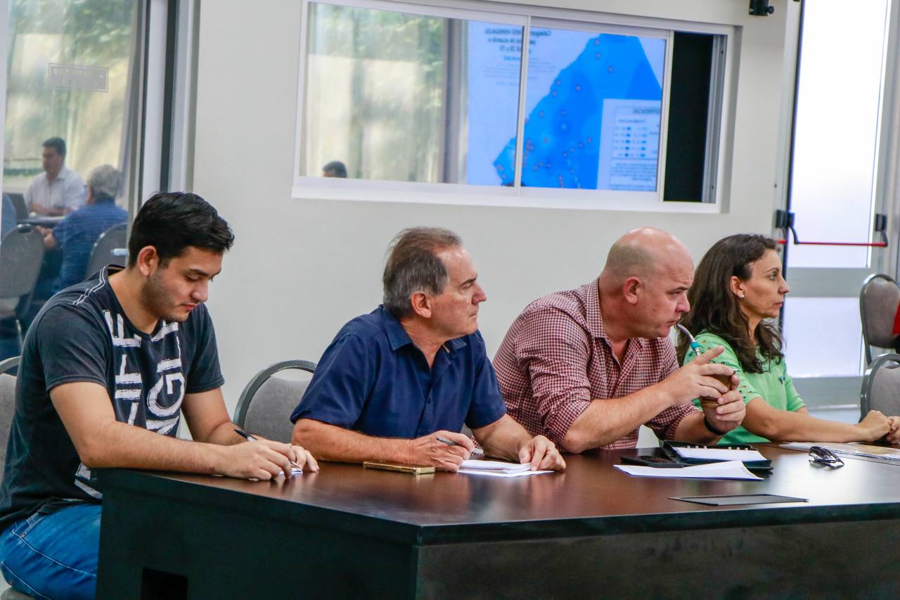 *EL GOBIERNO Y LA MESA DE ENLACE DEFINEN LAS MEDIDAS PARA ATENDER LA EMERGENCIA HÍDRICA, ÍGNEA Y PRODUCTIVA