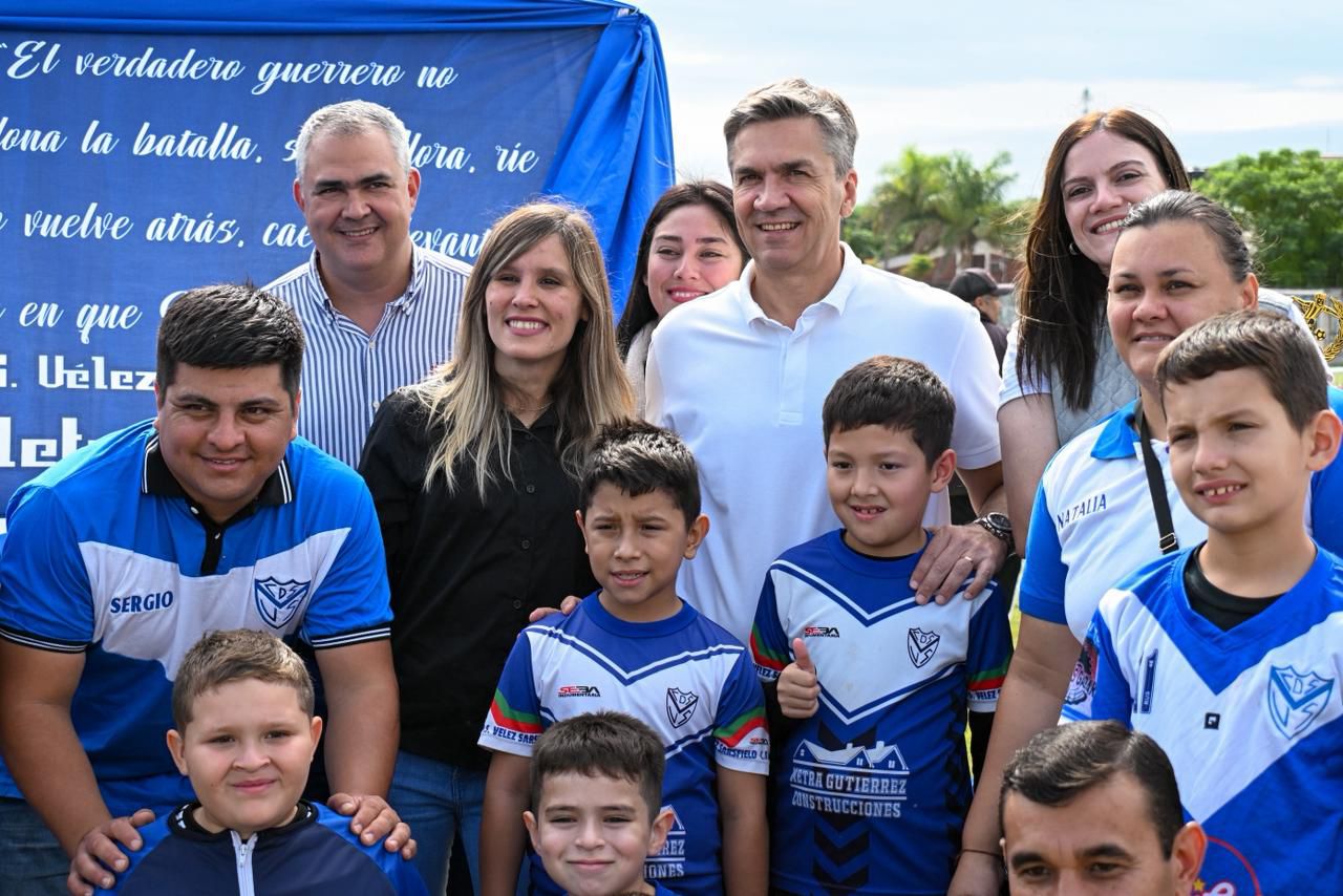*TRES ISLETAS: EL GOBERNADOR ZDERO ACOMPA&Ntilde;&Oacute; LOS 90 A&Ntilde;OS DEL CLUB V&Eacute;LEZ SARSFIELD Y ENTREG&Oacute; EQUIPAMIENTO DEPORTIVO*