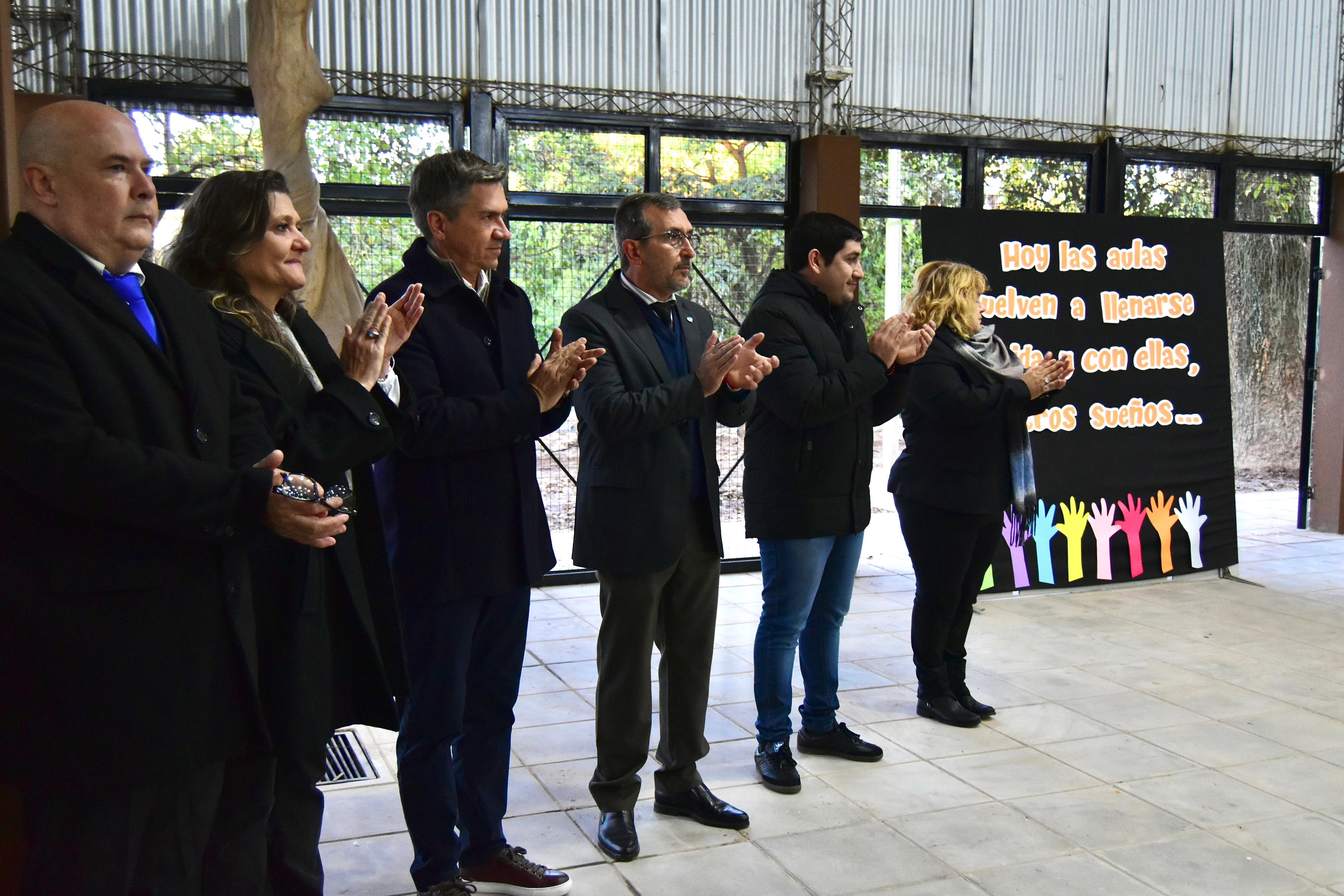 PRIMERA ETAPA: EL GOBERNADOR ZDERO HABILITÓ HOY LAS REFACCIONES DE LA CENTENARIA ESCUELA N° 10 DE COLONIA BENÍTEZ