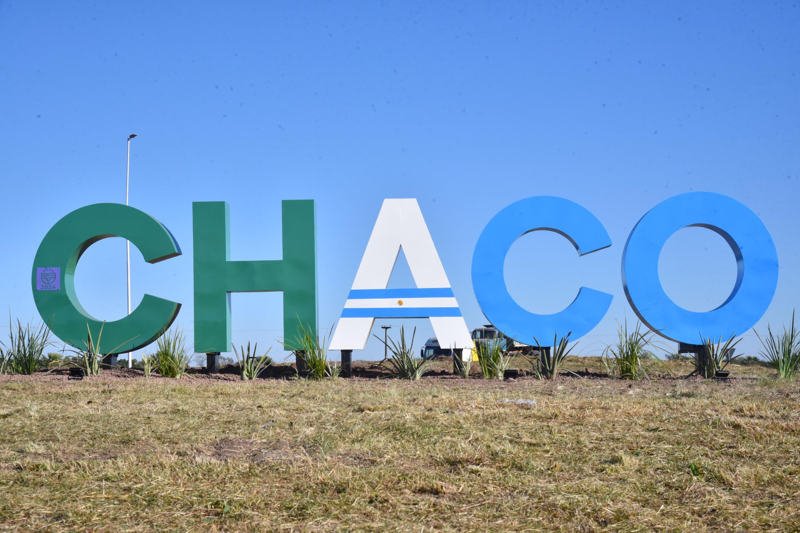 *BIENAL 2024: NUEVO CARTEL DE BIENVENIDA A LOS VISITANTES EN LA ROTONDA FRENTE AL PEAJE*
