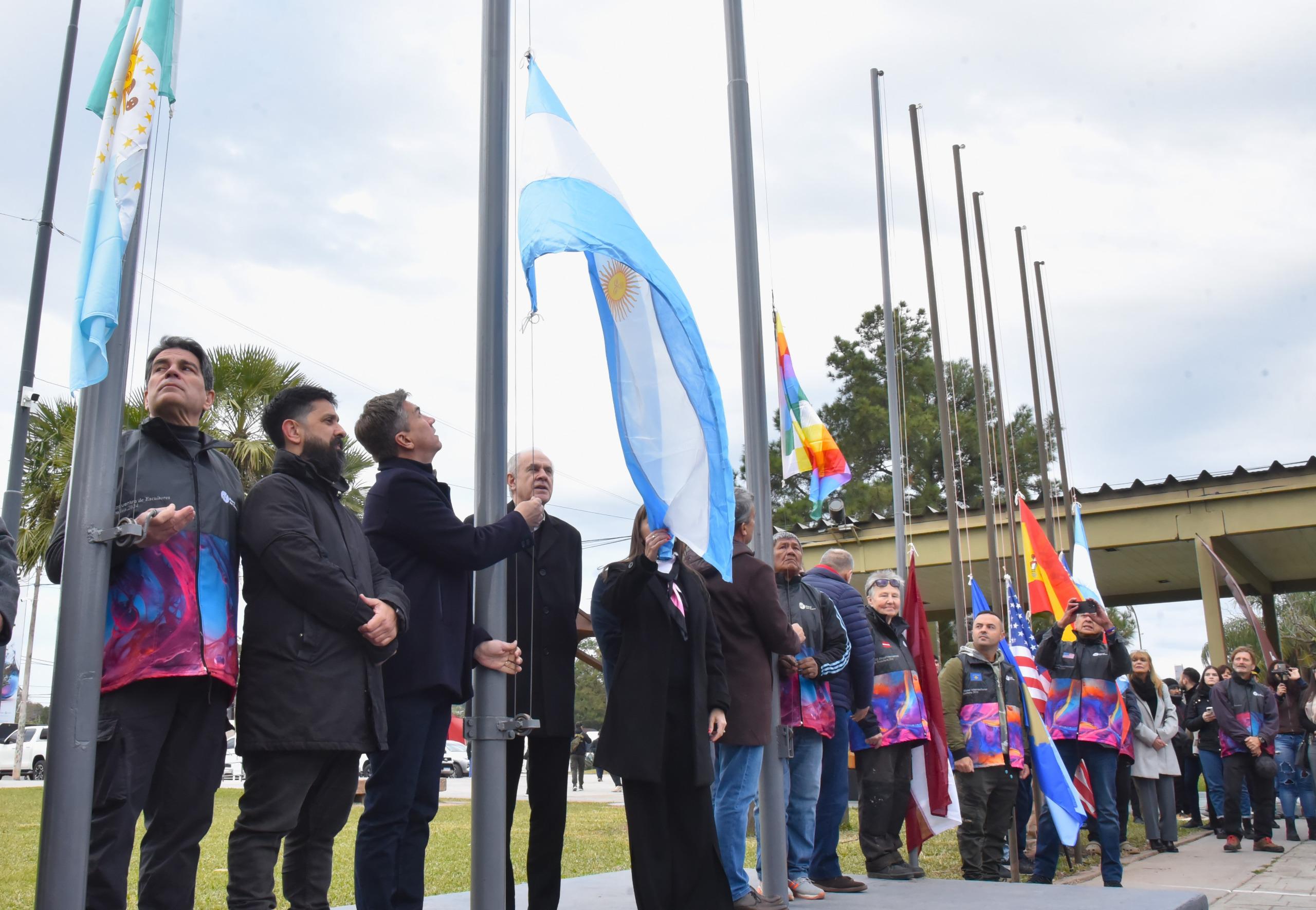 *EN CHACO SE RESPIRA BIENAL: “COMENZÓ EL MUNDIAL DE LAS ESCULTURAS” EXPRESÓ EL GOBERNADOR ZDERO*