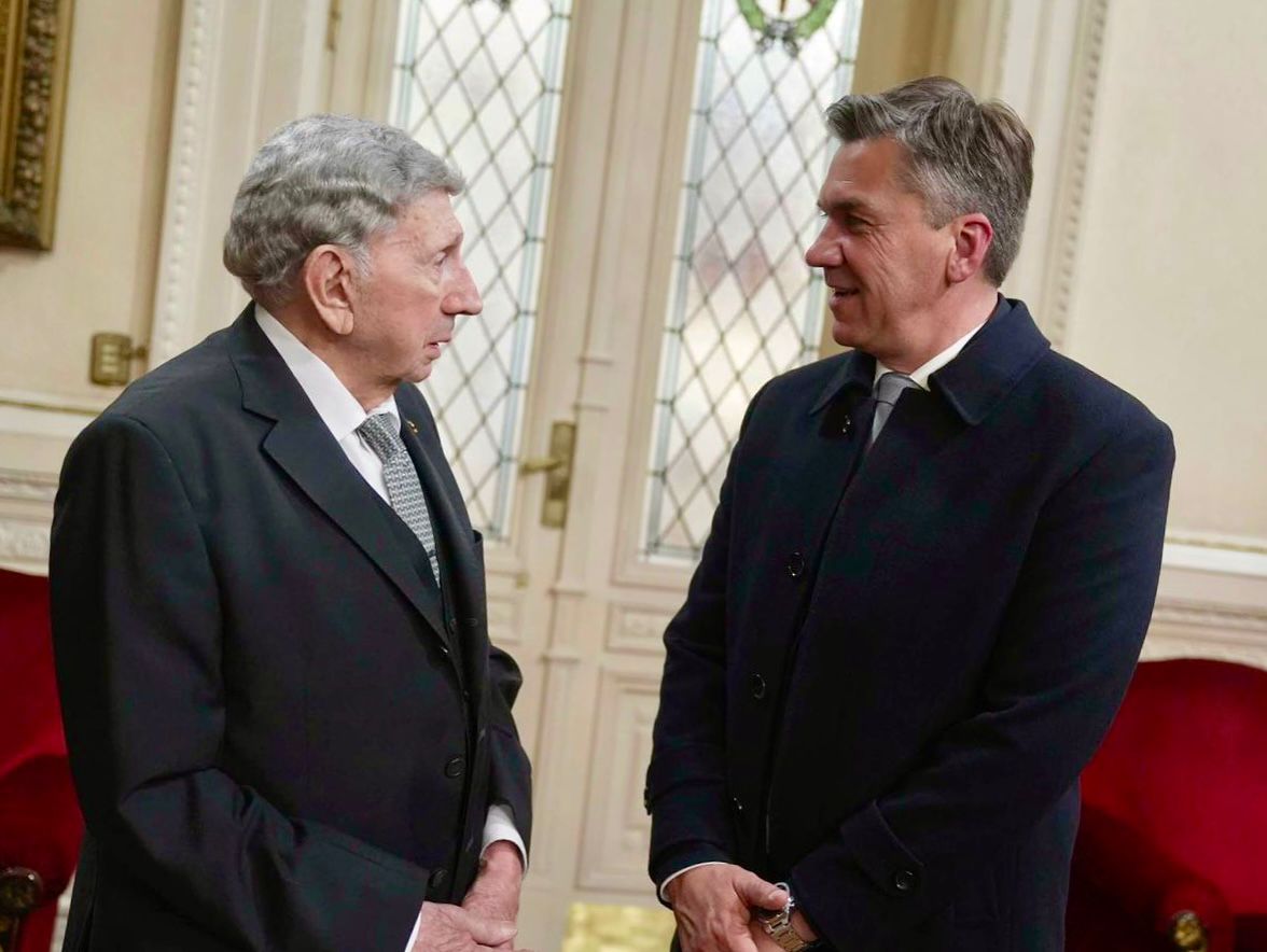 BUENOS AIRES: EL GOBERNADOR ZDERO ACOMPAÑÓ EL RECONOCIMIENTO A LUIS LANDRISCINA