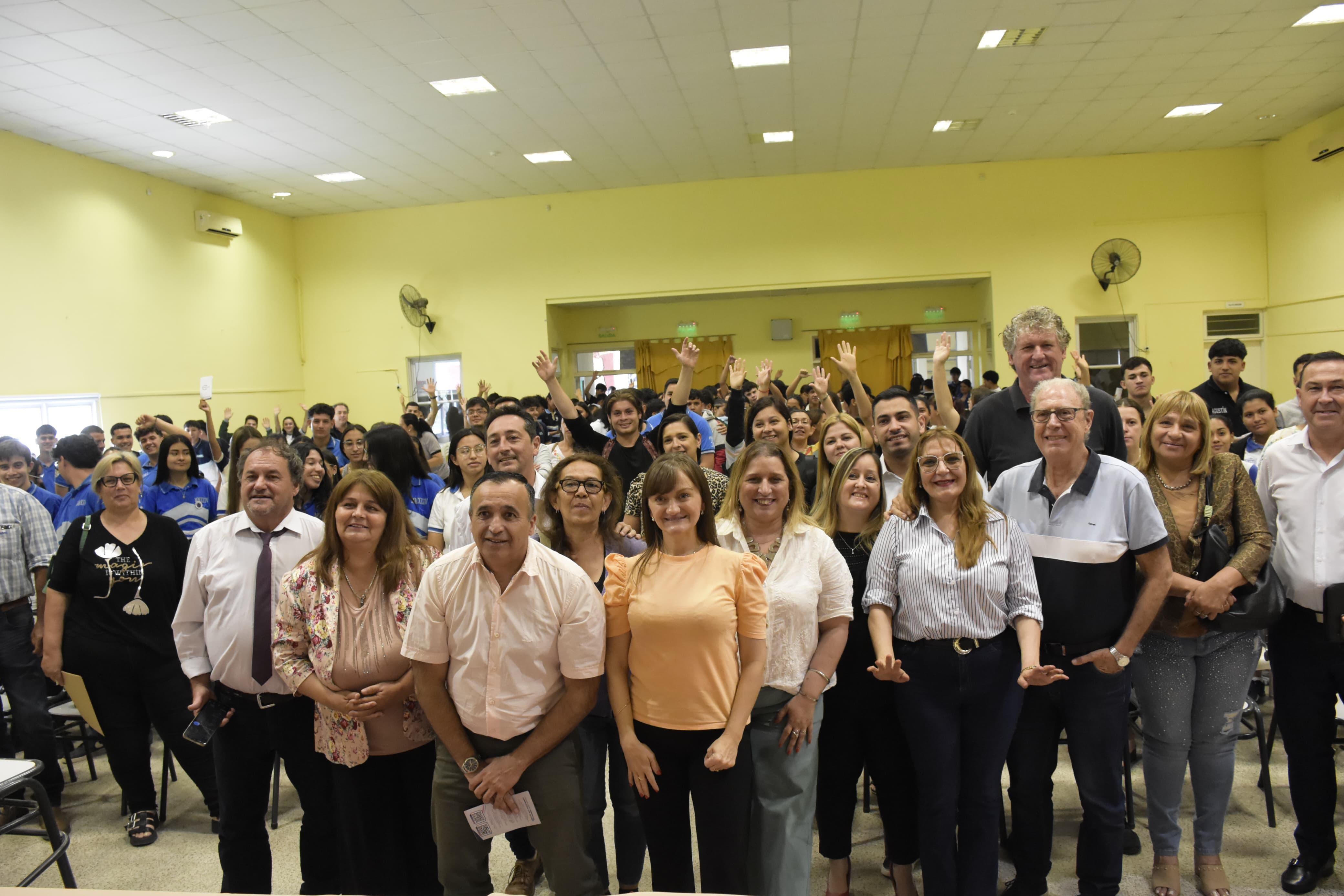 EL PROGRAMA FORTALEZA LLEVÓ EL MENSAJE DE PREVENCIÓN Y ESPERANZA A JÓVENES Y ADOLESCENTES DE VILLA ÁNGELA*