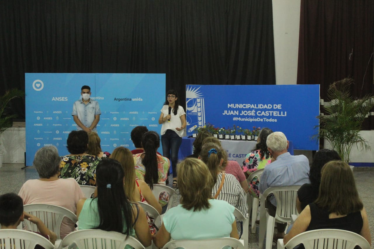 CASTELLI: LA VICEGOBERNADORA ENTREGÓ A 25 MUJERES SUS JUBILACIONES CON RECONOCIMIENTO DE APORTES POR TAREAS DE CUIDADO