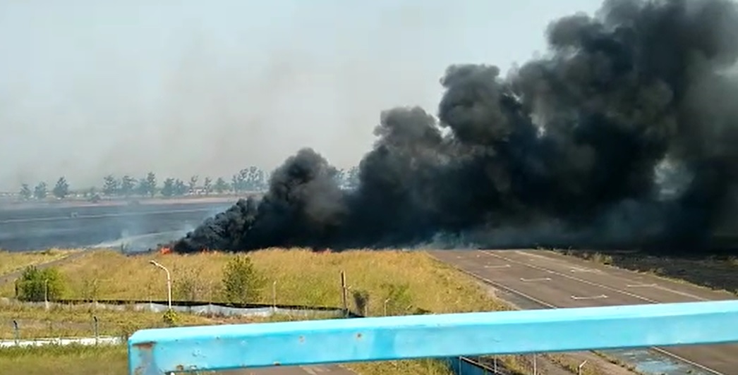 INCENDIO DE PASTIZALES EN EL AUTÓDROMO, EN LA MIRA POR LAS PERTURBACIONES EN EL SISTEMA ELÉCTRICO DEL NEA