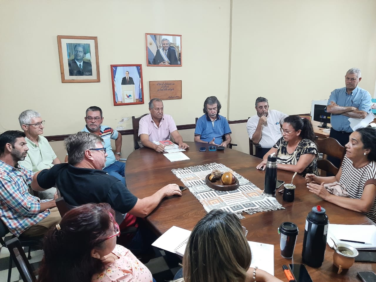 EL INTENDENTE PAPP RECIBIÓ A VECINOS PARA ESCUCHAR SUS NECESIDADES RESPECTO A LOS SERVICIOS ELÉCTRICOS Y DE AGUA POTABLE