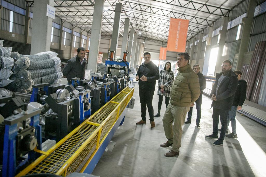 *RESISTENCIA: EL GOBERNADOR VISITÓ FÁBRICAS QUE APORTAN AL DESARROLO INDUSTRIAL Y GENERAN VALOR AGREGADO EN ORIGEN*
