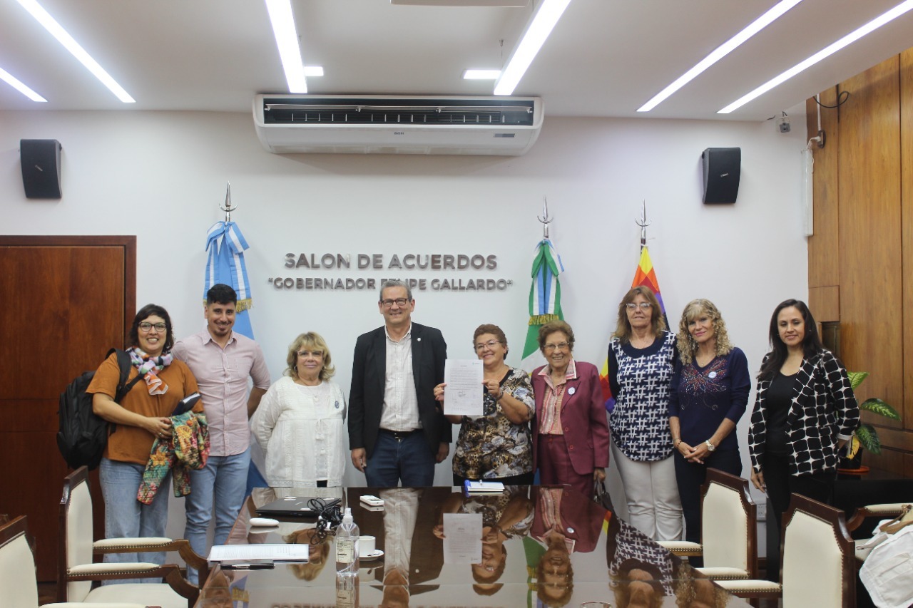 *EL GOBIERNO Y EX ALUMNOS DE LA ESCUELA NORMAL ACORDARON RETOMAR LA OBRA DE REFACCIÓN DEL EDIFICIO ESCOLAR*