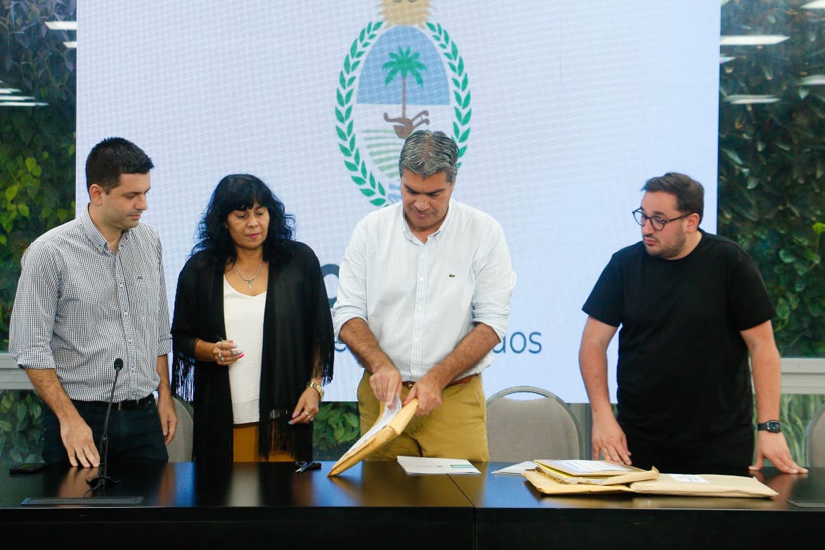 *CAPITANICH ABRIÓ LOS SOBRES DE LICITACIÓN PARA LA REFUNCIONALIZACIÓN DEL AEROPUERTO Y EL RAMAL DE GAS NATURAL AL PARQUE INDUSTRIAL DE SÁENZ PEÑA*