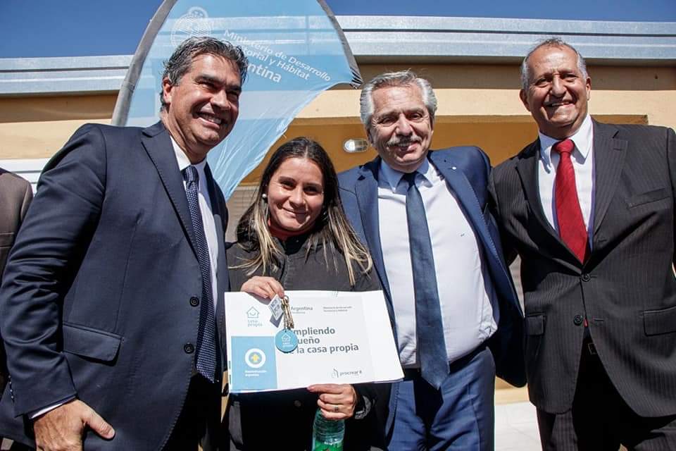 EL INTENDENTE PAPP INAUGURÓ 100 VIVIENDAS JUNTO AL PRESIDENTE FERNÁNDEZ Y EL GOBERNADOR CAPITANICH