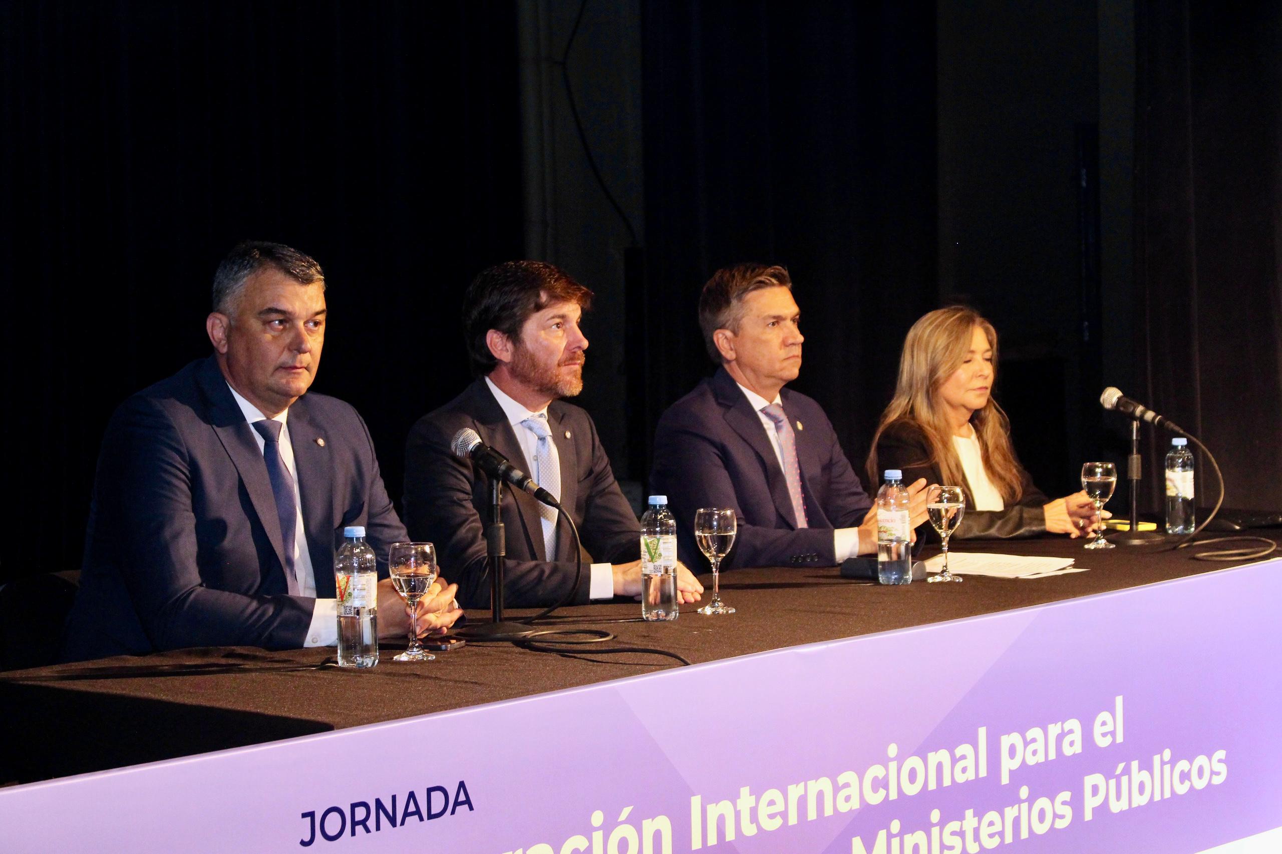 *EL GOBERNADOR ZDERO DIO APERTURA A LA JORNADA DE COOPERACIÓN INTERNACIONAL PARA EL PODER JUDICIAL Y LOS MINISTERIOS PÚBLICOS*