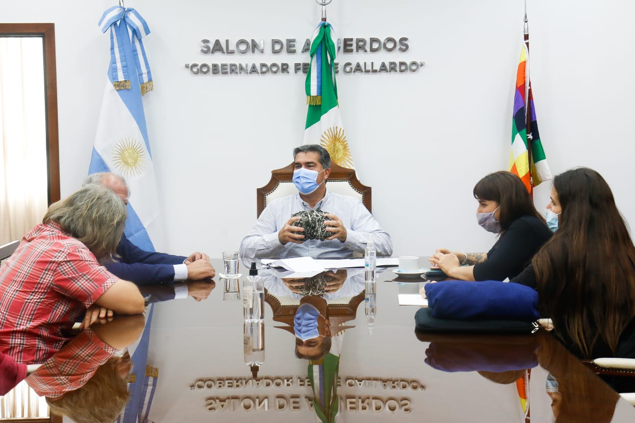 *El gobernador recibió al equipo de Scholas Occurrentes para conocer los avances de la Casa Comunidad en El Impenetrable*