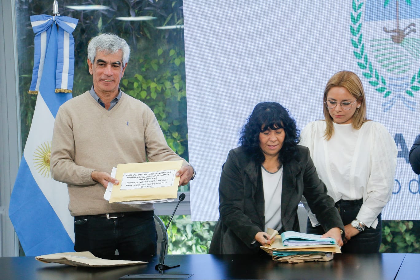 *EL GOBIERNO PROVINCIAL ABRIÓ LOS SOBRES PARA LICITAR OBRAS ESTRATÉGICAS EN BARRANQUERAS, SAN PEDRO PESCADOR Y PUERTO ANTEQUERA*