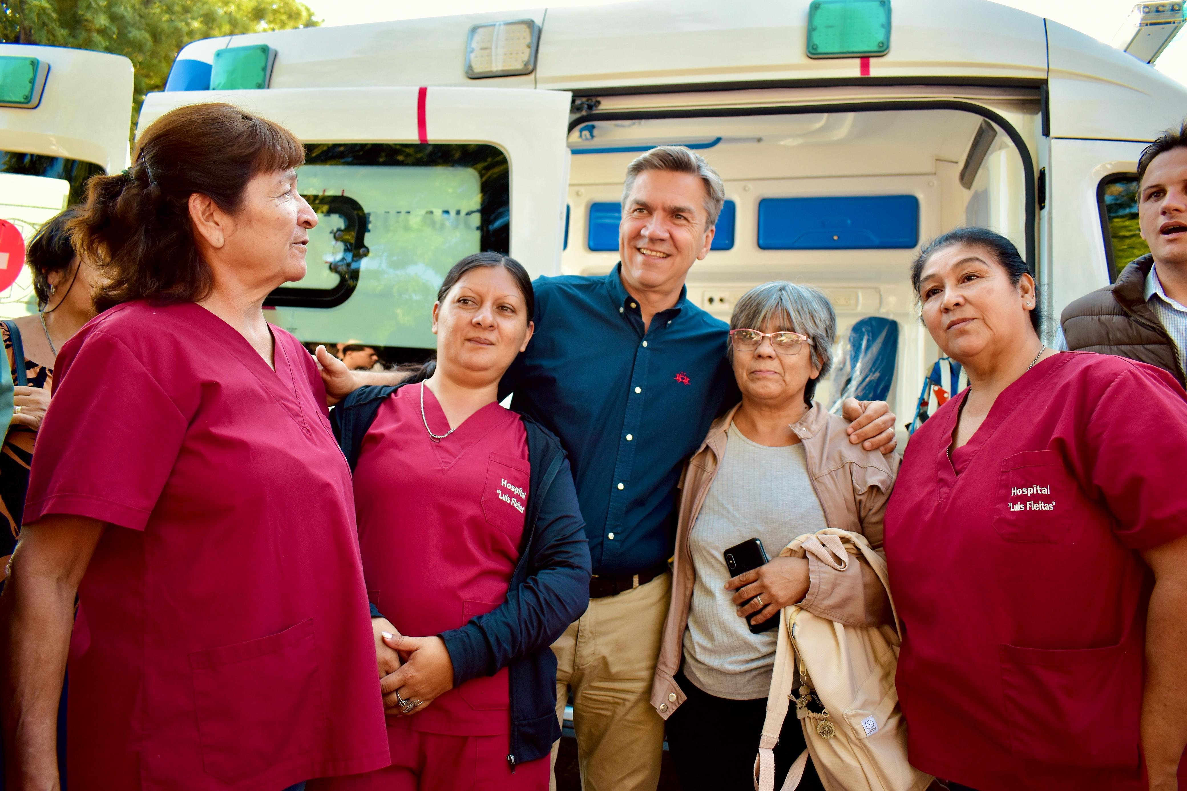 *ENTREGA DE AMBULANCIA AL HOSPITAL DE PUERTO TIROL: “TRABAJAMOS EN LA CONSOLIDACIÓN DE LA RED SANITARIA” DIJO EL GOBERNADOR ZDERO*