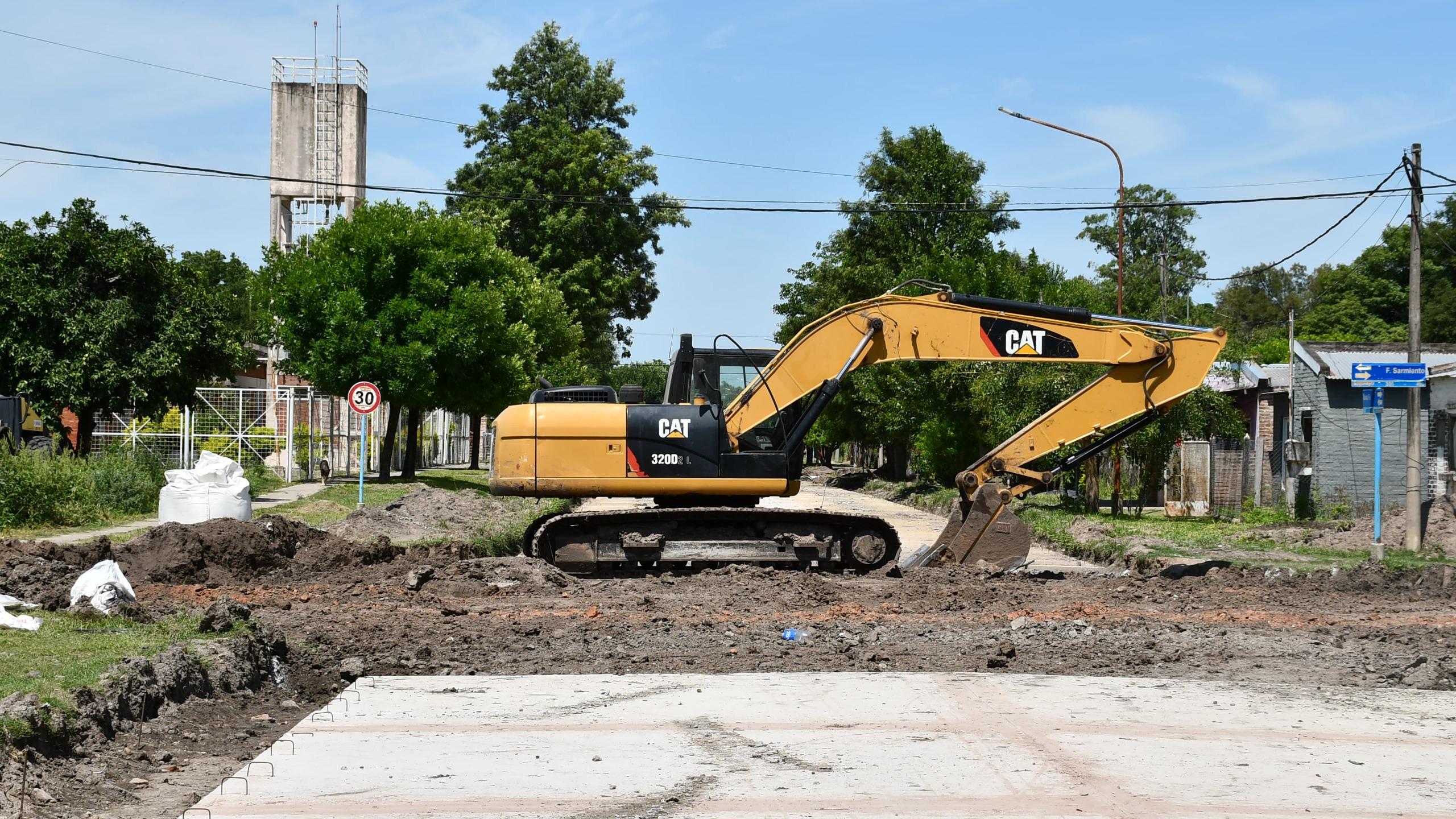 EL GOBIERNO PROVINCIAL EJECUTA CUADRAS DE PAVIMENTO URBANO EN LA LOCALIDAD DE COTE LAI