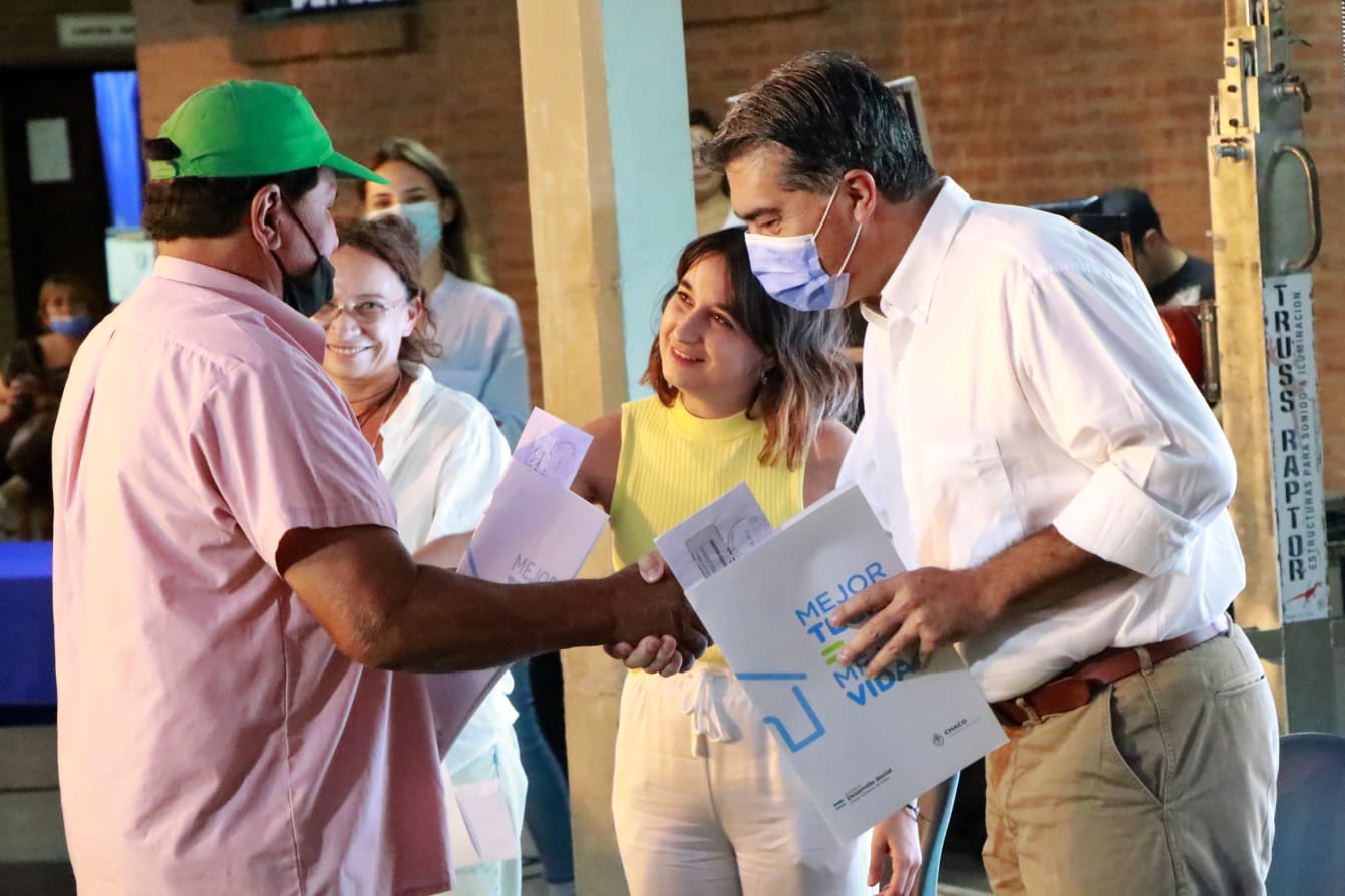*MEJOR TECHO, MEJOR VIDA: GOBIERNO YA ENTREGÓ TARJETAS PARA MEJORAR LAS CONDICIONES HABITACIONALES DE 400 FAMILIAS DE BARRIOS POPULARES*