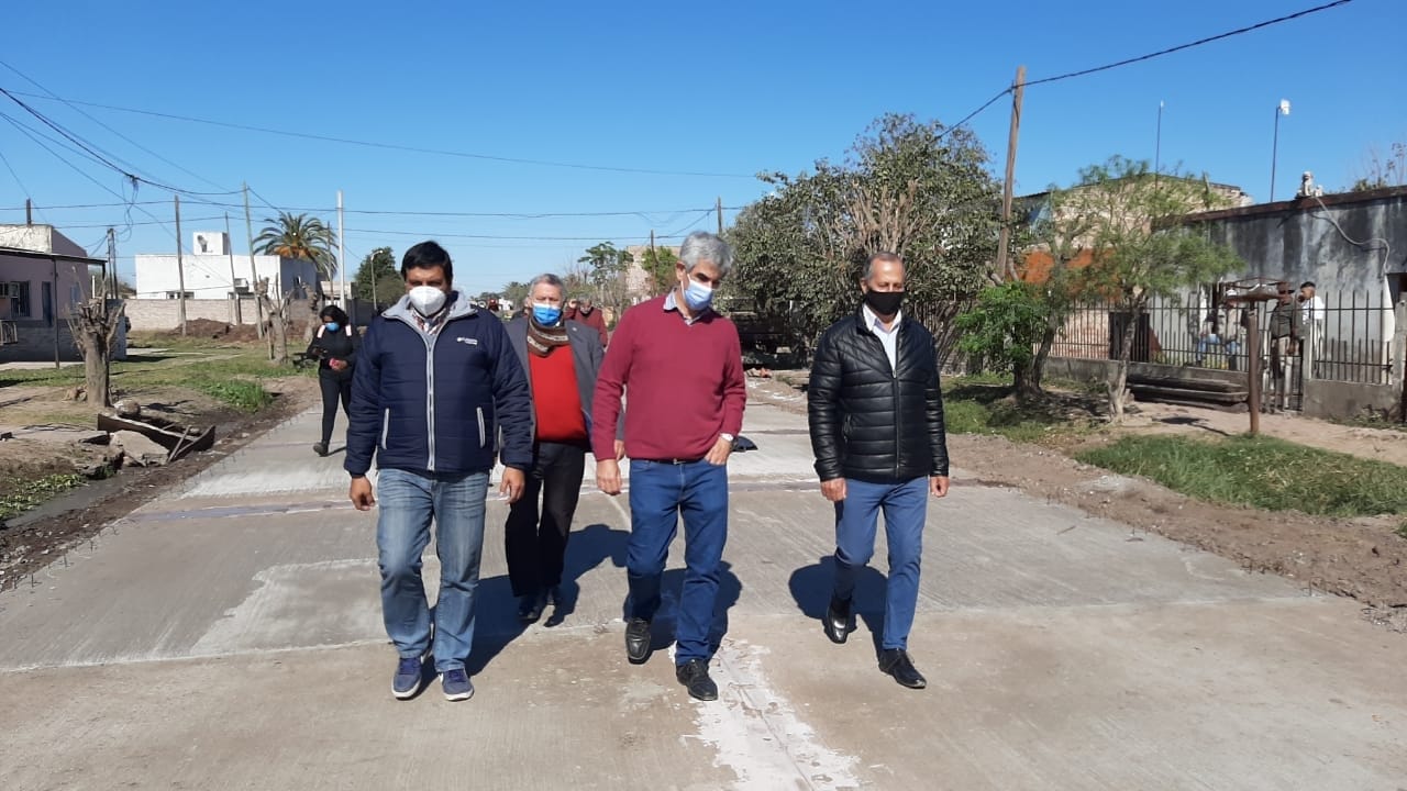 PAPP Y VARELA ANUNCIAN MAS OBRAS DE PAVIMENTO PARA LA CIUDAD
