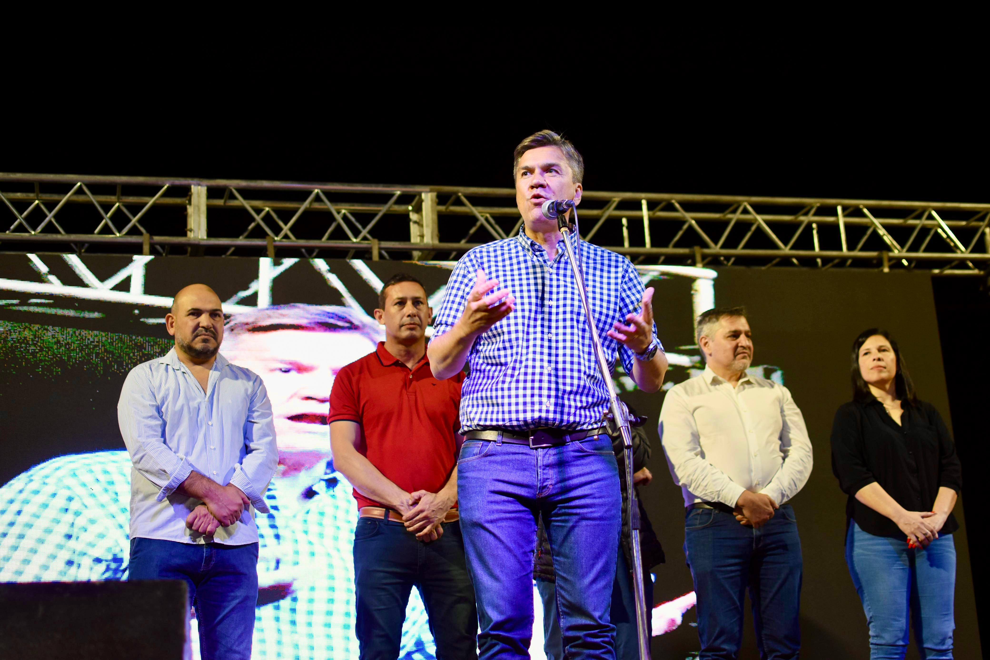 *LA ESCONDIDA: EL GOBERNADOR ZDERO ACOMPAÑÓ HOY EL FESTIVAL DEL GUISO EN LA COLONIA KM 548*