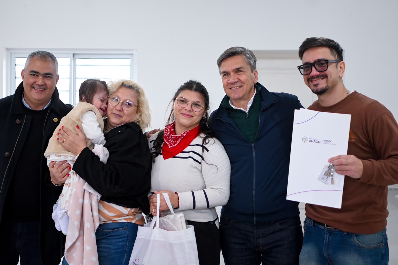 *CHACRA 214: EL GOBERNADOR ZDERO ENTREG&Oacute; NUEVAS VIVIENDAS Y DESTAC&Oacute; UN SISTEMA DE ADJUDICACI&Oacute;N TRANSPARENTE*