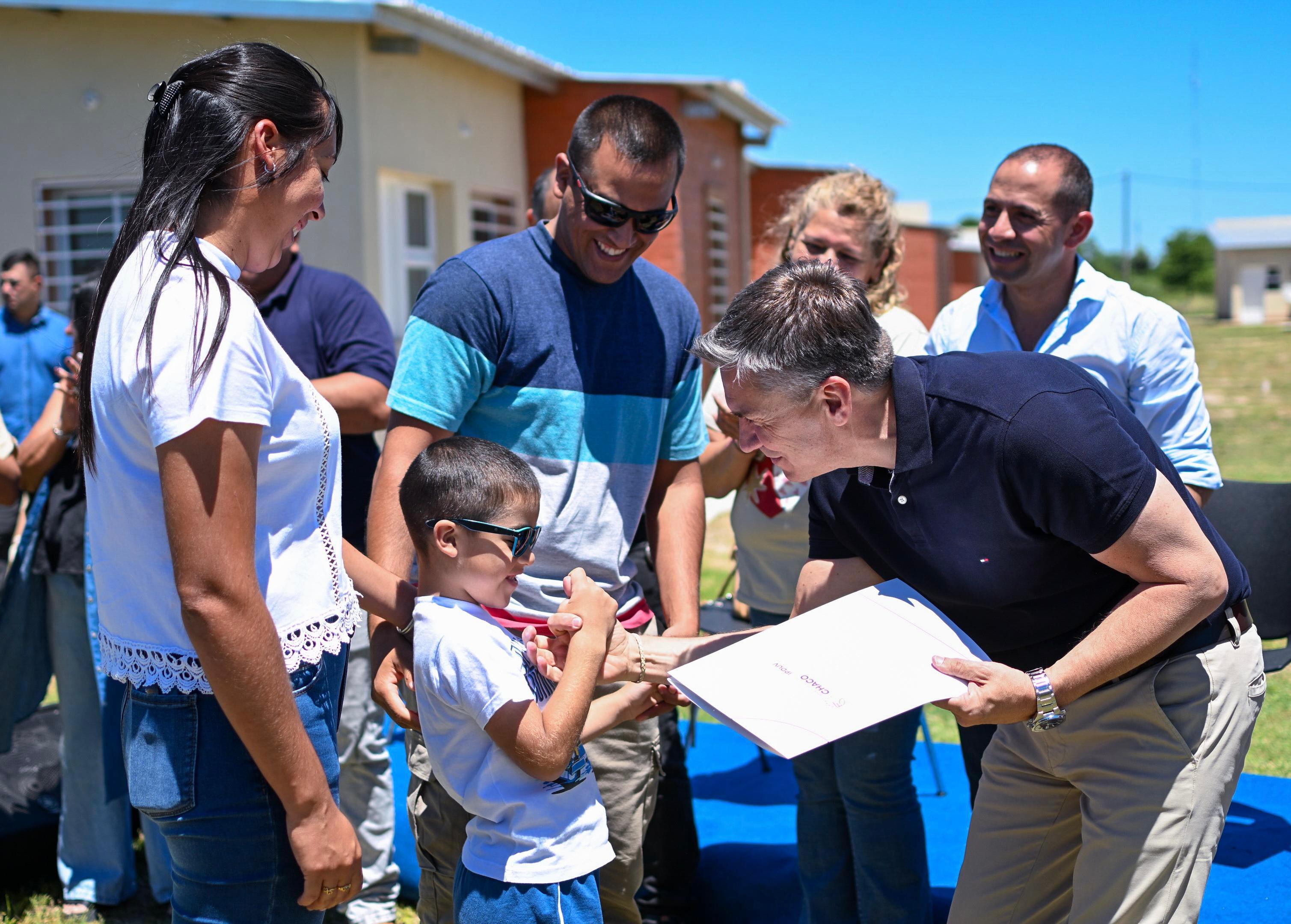*CON RECURSOS PROPIOS, EL GOBIERNO PROVINCIAL FINALIZ&Oacute; Y ENTREG&Oacute; VIVIENDAS EN PRESIDENCIA DE LA PLAZA*