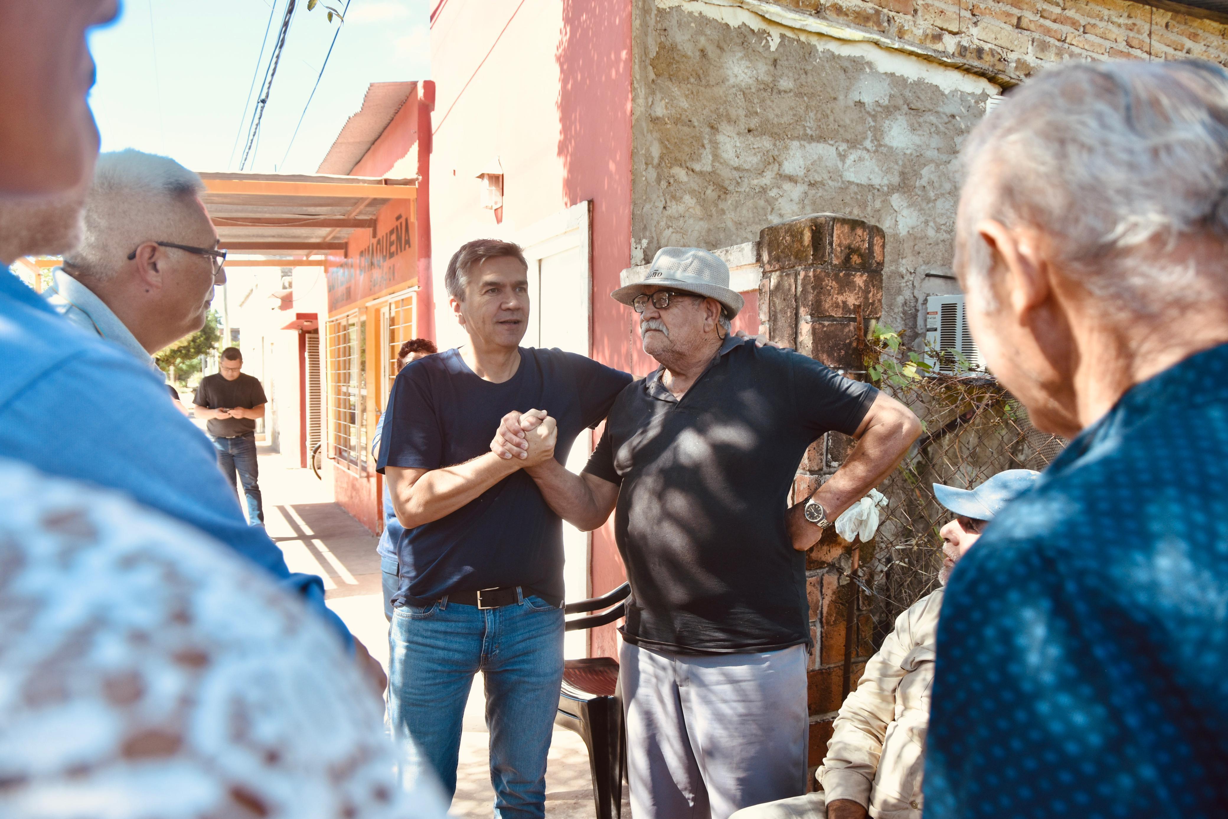*DESPU&Eacute;S DE 105 A&Ntilde;OS,      EL AGUA POTABLE LLEG&Oacute; A LAS CASAS DE NAPENAY*