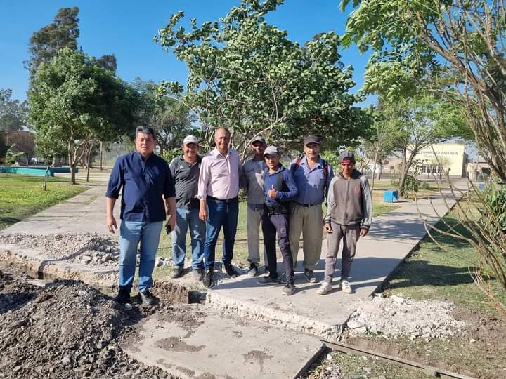 VILLA ÁNGELA MEJORA SUS ESPACIOS VERDES CON LA RESTAURACIÓN DE LA PLAZA 20 DE JUNIO