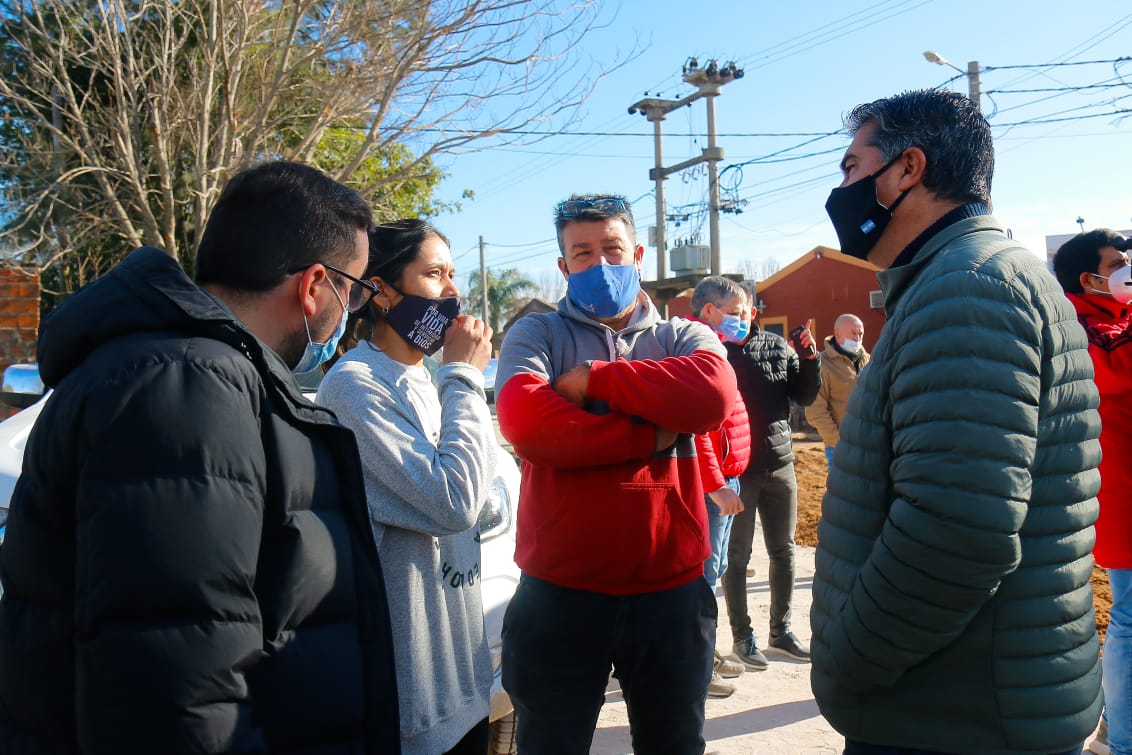 Capitanich supervisó obras de pavimento en el barrio Carpincho Macho de Resistencia