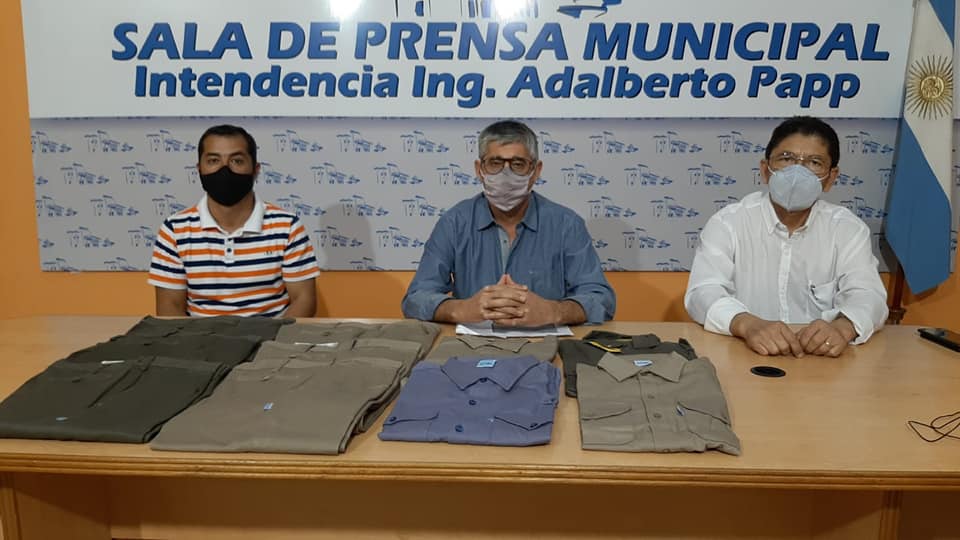VILLA ANGELA: EL MUNICIPIO ENTREGÓ INDUMENTARIA DE TRABAJO A EMPLEADOS MUNICIPALES