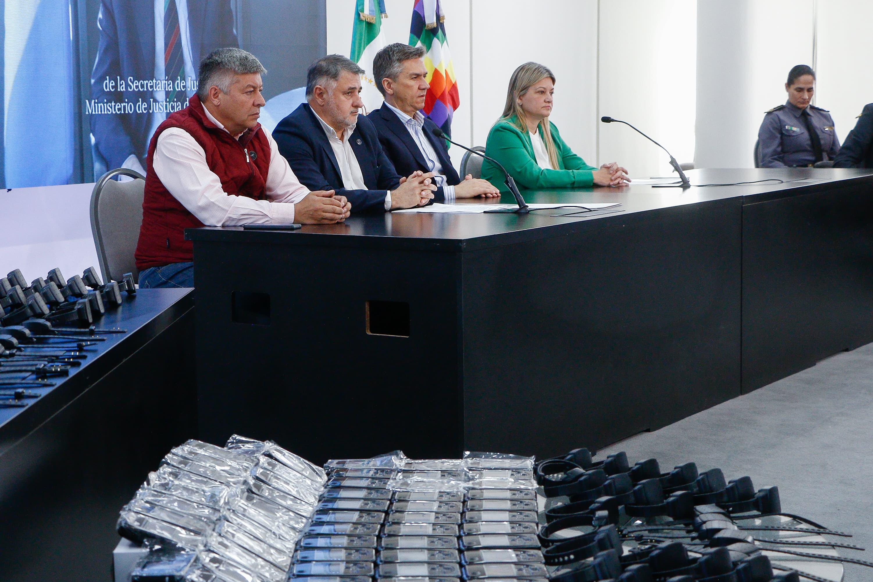 *LA PROVINCIA RECIBIÓ NUEVOS DISPOSITIVOS DUALES DE VIGILANCIA ELECTRÓNICA ANTE CASOS DE VIOLENCIA DE GÉNERO*