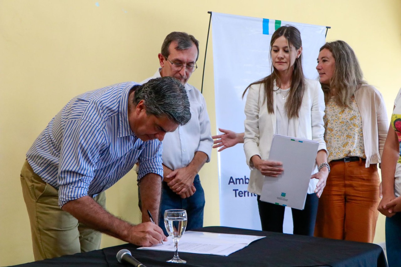 *CAPITANICH ENTREGÓ 812 TÍTULOS DE PROPIEDAD PARA VECINAS Y VECINOS DE CUATRO LOCALIDADES: “SON UNA GARANTÍA PARA VIVIR BIEN”*
