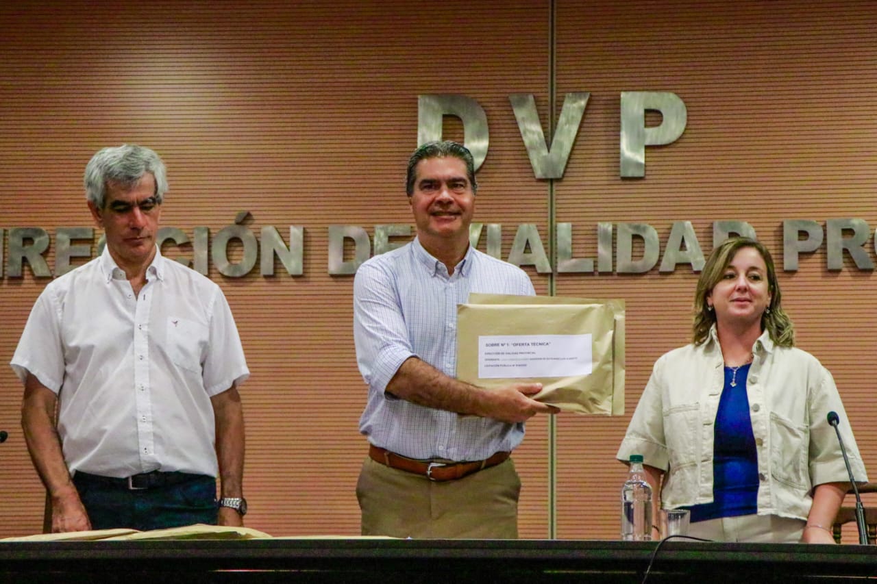 *EL GOBERNADOR ABRIÓ LOS SOBRES DE LA LICITACIÓN PARA EL TERCER ACUEDUCTO DEL GRAN RESISTENCIA*