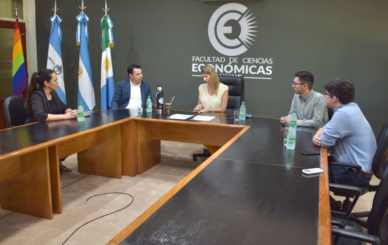 *SE FIRMÓ UN ACUERDO DE COOPERACIÓN, ENTRE LA SECRETARÍA DE ASUNTOS ESTRATÉGICOS Y LA FACULTAD DE CIENCIAS ECONÓMICAS DE LA UNNE*