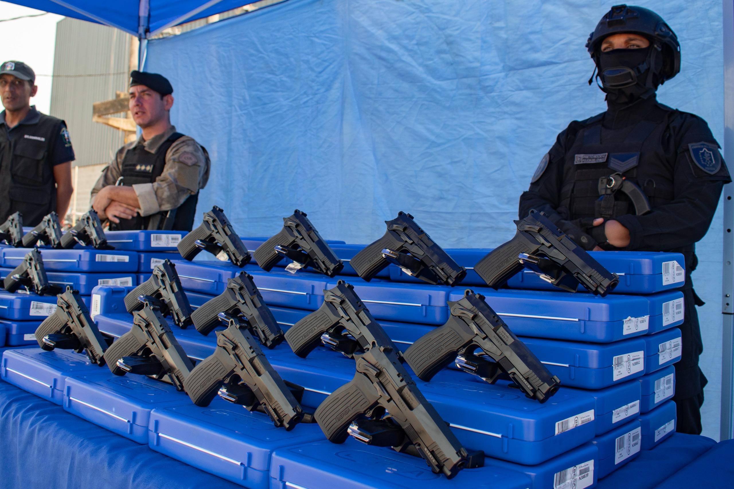 *”NUESTRAS FUERZAS NECESITAN UTILIZAR ARMAS NUEVAS PARA COMBATIR EL DELITO”- EXPRESÓ EL MINISTRO MATKOVICH*