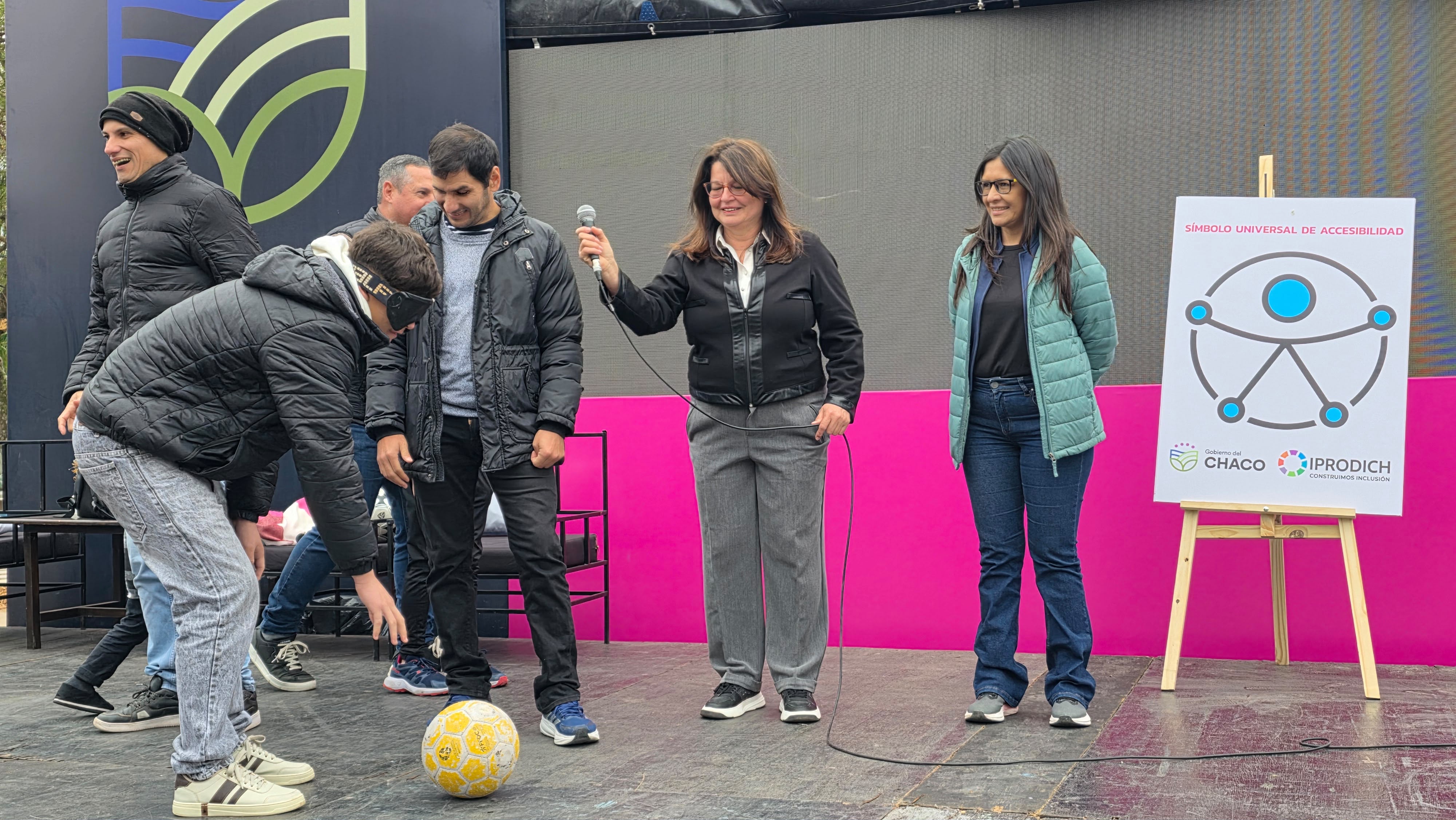 *EN LA BIENAL: IPRODICH PROMUEVE LA ACCESIBILIDAD, LA INCLUSI&Oacute;N CON CAA Y F&Uacute;TBOL PARA CIEGOS*