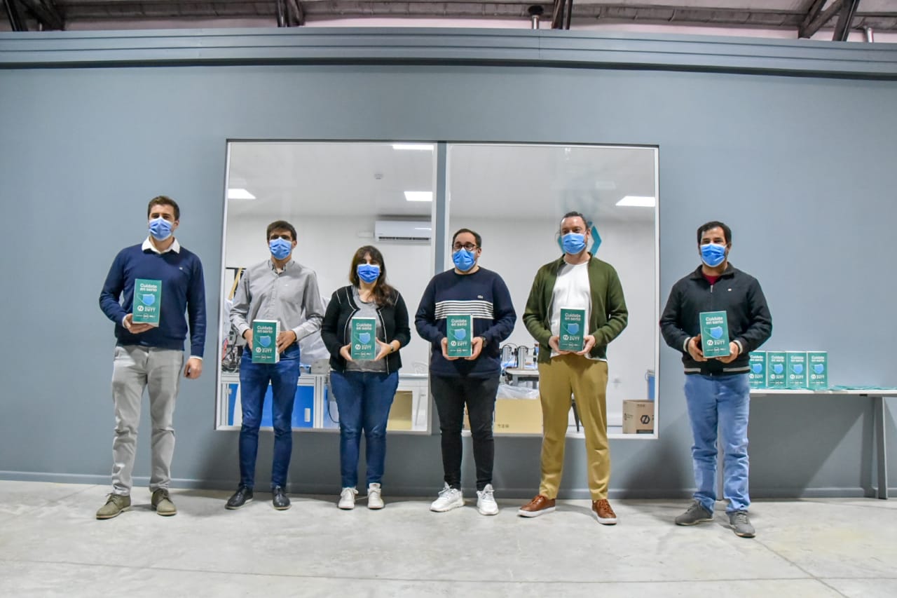 AUTORIDADES PROVINCIALES RECORRIERON LA PLANTA CHAQUEÑA ZUTT PROTEC QUE FABRICA BARBIJOS CON ESTÁNDARES INTERNACIONALES 