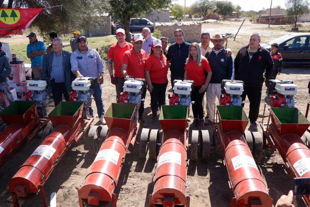 *EN EL DÍA DEL LADRILLERO, CAPITANICH ENTREGÓ EQUIPAMIENTO PARA FORTALECER EL TRABAJO DE 26 CONSORCIOS*