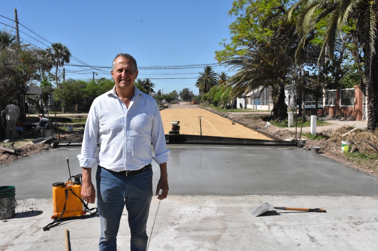VILLA ANGELA: EL INTENDENTE PAPP SUPERVISÓ EL AVANCE DE LA OBRA DE PAVIMENTO DE LA CALLE SARGENTO OSUNA