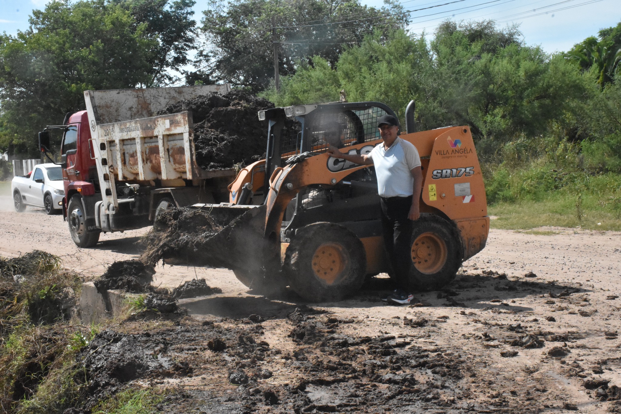 LA MUNICIPALIDAD REALIZA TRABAJOS DE LIMPIEZA Y CANALIZACI&Oacute;N EN CALLE JOSEFA ROSELLO