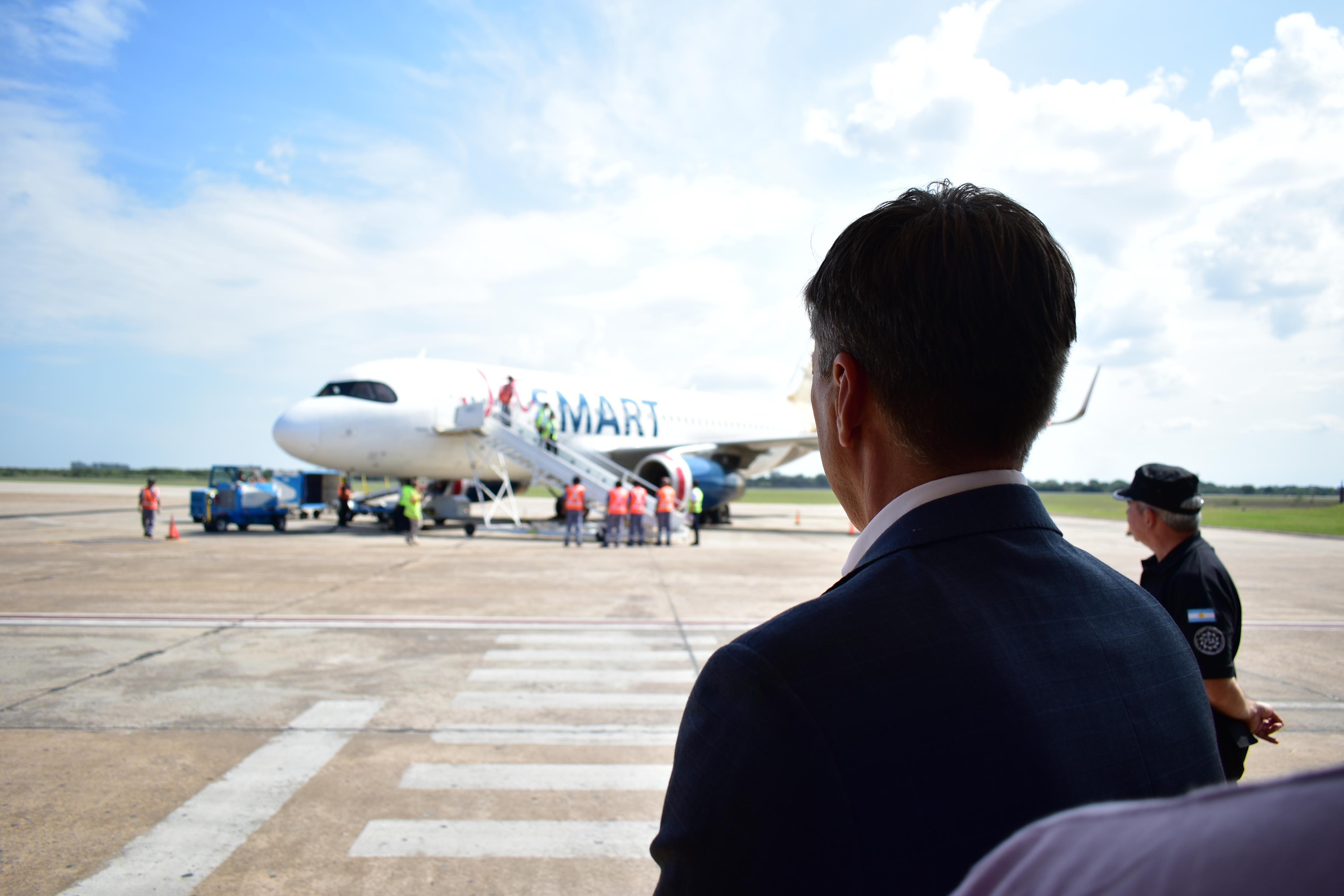 *EL GOBERNADOR ZDERO ACOMPAÑÓ LA LLEGADA DEL  VUELO INAUGURAL DE JETSMART EN RESISTENCIA*