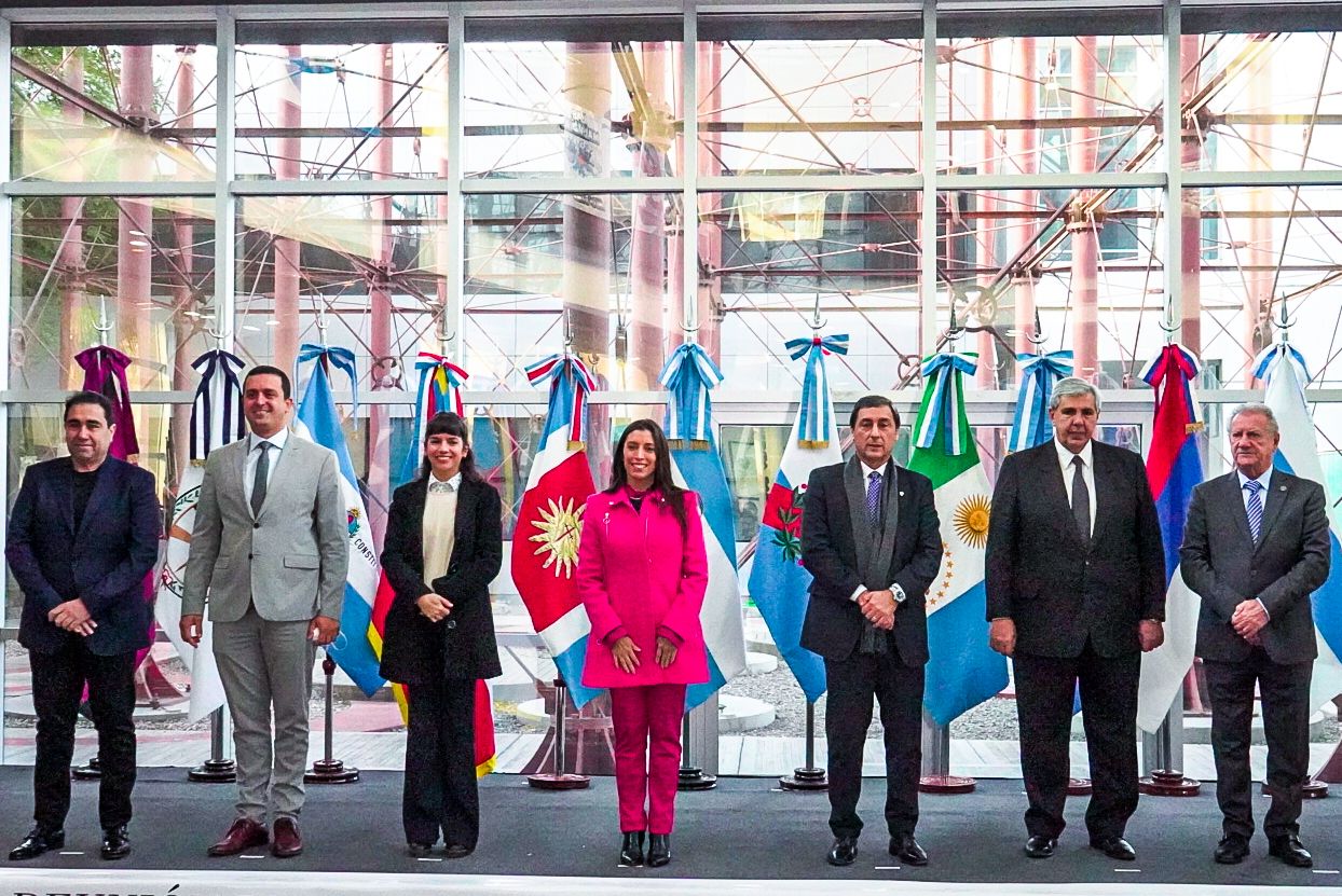 LA VICEGOBERNADORA FIRMÓ CON SUS PARES DEL NEA Y NOA EL PACTO PARA LA CONFORMACIÓN DEL PARLAMENTO DEL NORTE GRANDE ARGENTINO